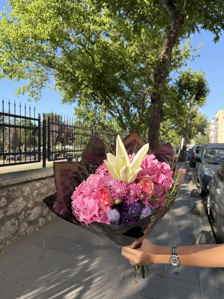 Ortanca, Lilyum, Renkli Biçmeler Ve Lisianthus