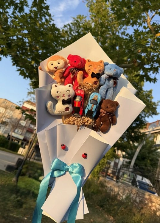 6'Lı Peluş Ve 2'Li Araba Buketi