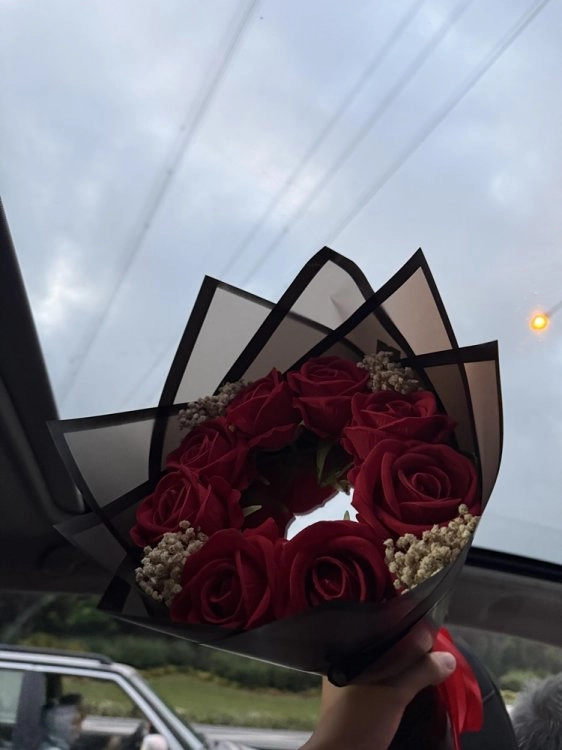 Aynalı Yapay Kırmızı Gül Buketi