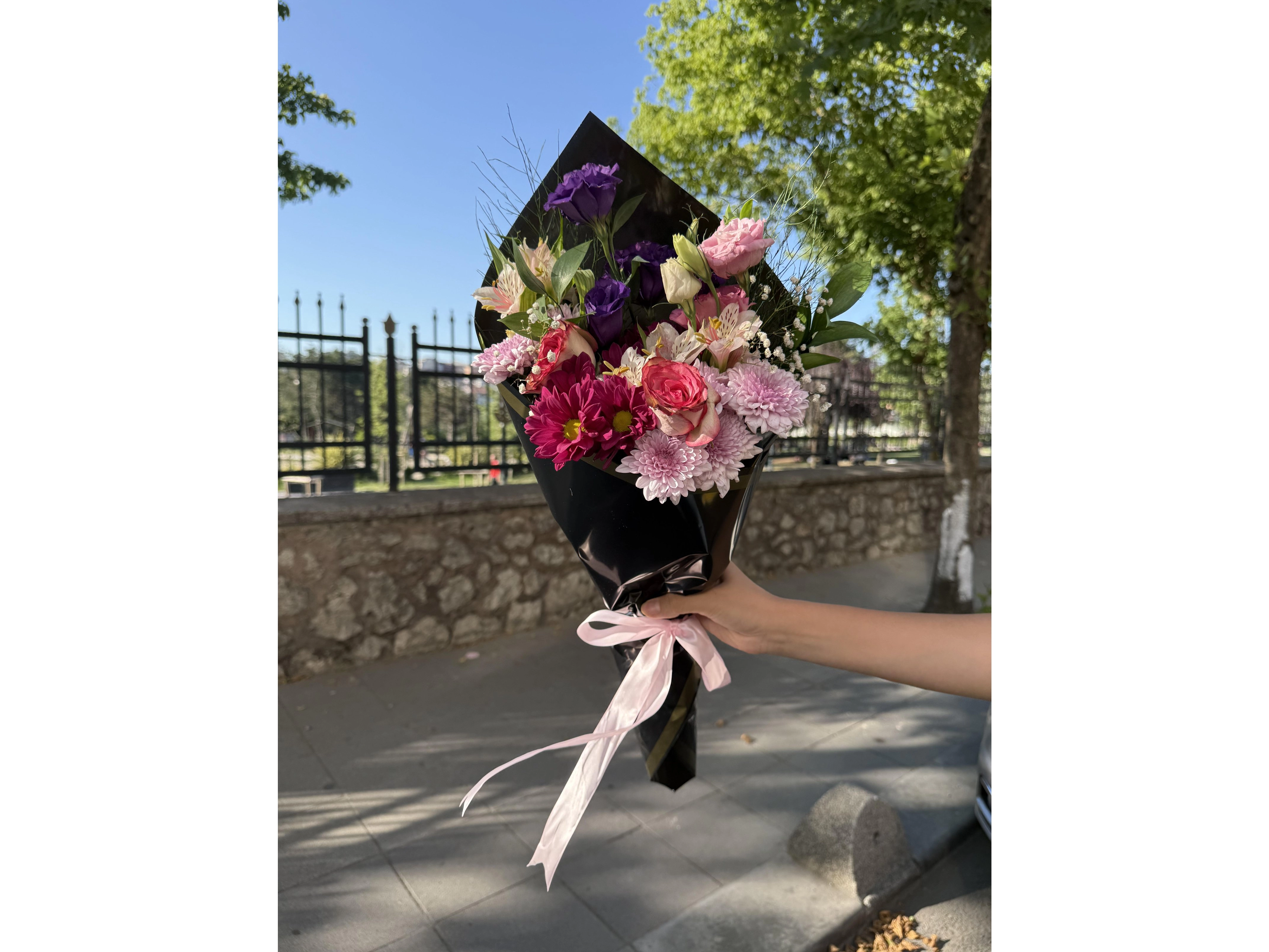 Bahar Buketi Siyah Fon