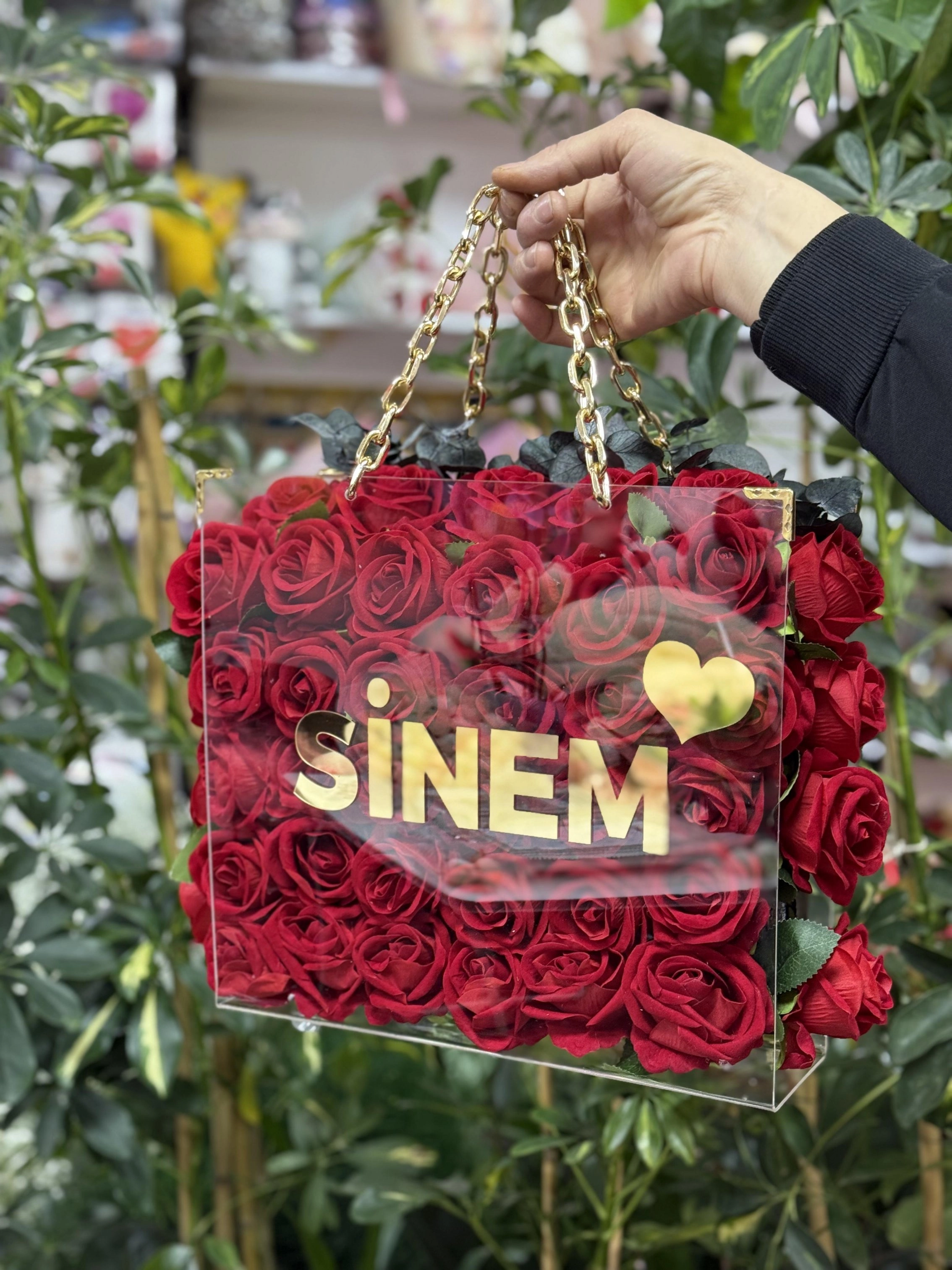 Şeffaf Çantada 41 Yapay Gül (İsimli)