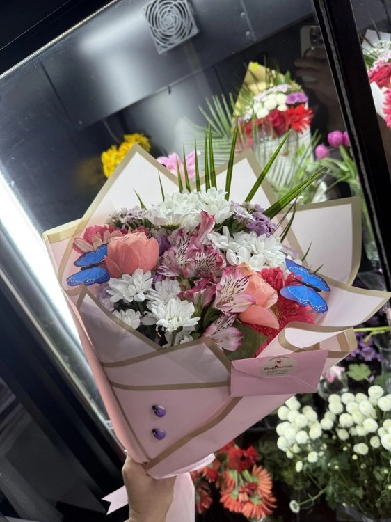 Toz Pembe Kelebekli Buketi