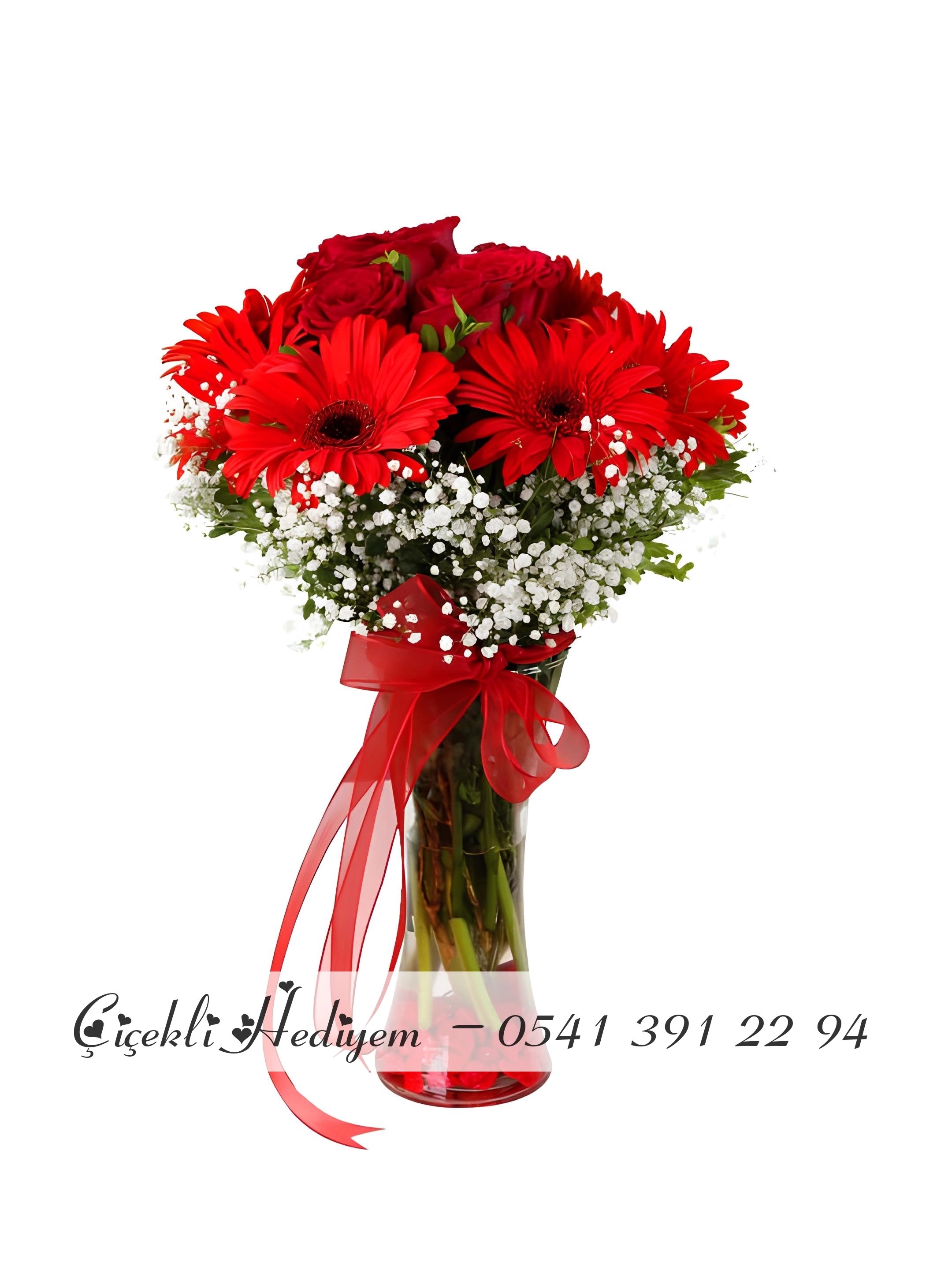 Vazoda Kırmızı Gerbera ve Güller